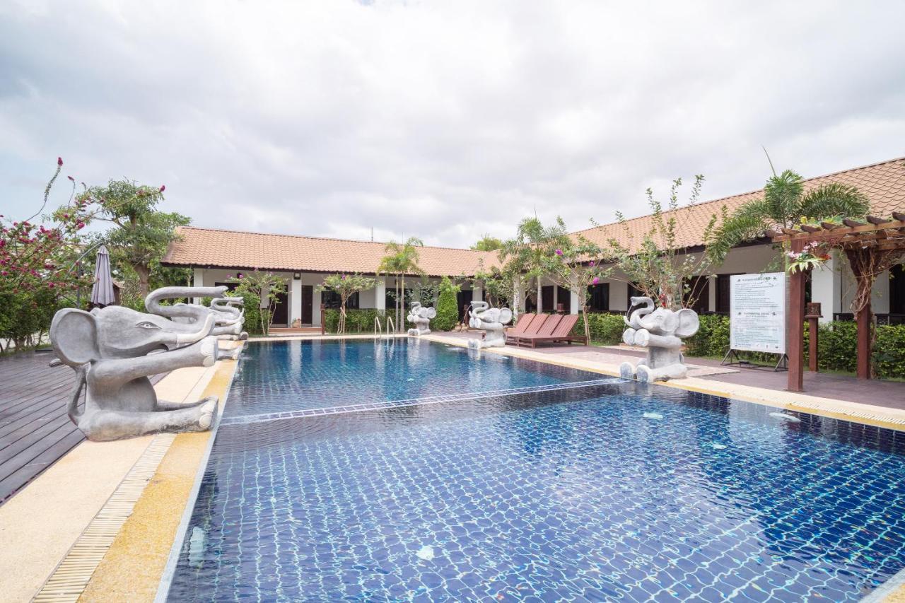 Oyo 837 Baan Kiang Nam Resort Bang Lamung Exterior photo
