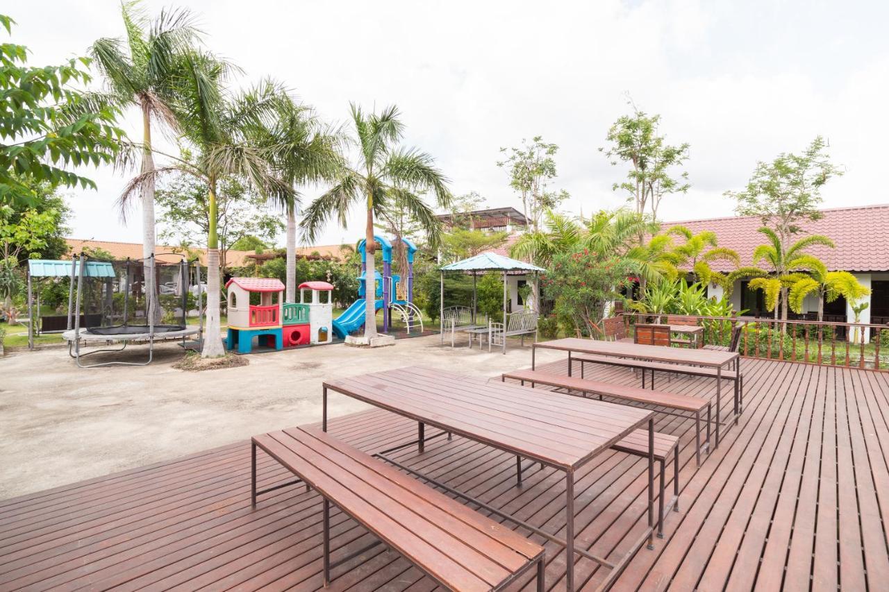Oyo 837 Baan Kiang Nam Resort Bang Lamung Exterior photo